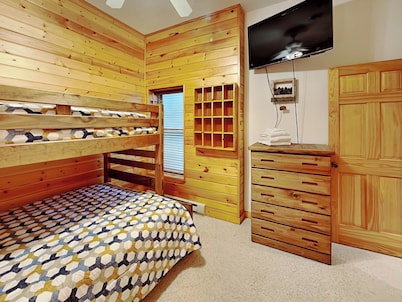 Cedar Shores Villa 10 - Bear Camp