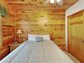 Studio (4 Bedrooms) | Property amenity - Cedar Shores Villa 10 by Taylor Made Deep Creek (McHenry)