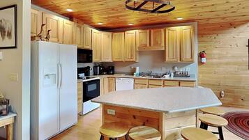 Studio (4 Bedrooms) | Property amenity