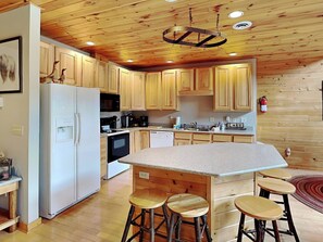 Studio (4 Bedrooms) | Property amenity - Cedar Shores Villa 10 by Taylor Made Deep Creek (McHenry)