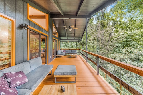 Maggie Valley 4BR Cabin w/ Hot Tub in Serene Forest - Near Golf, Skiing & Hiking