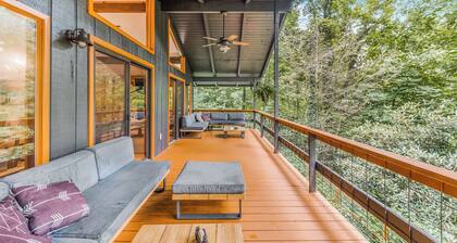 Maggie Valley 4BR Cabin w/ Hot Tub in Serene Forest - Near Golf, Skiing & Hiking