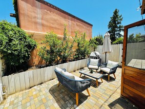 Terrace/patio - Rustic charm meets comfort—king bed, AC, patio, walk 5 mins Canyon Rd, and Plaza (Santa Fe)