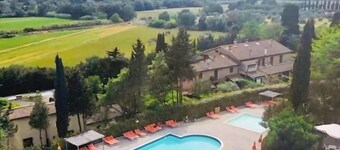 Two-room apartment of about 45 square meters with air conditioning and heating, tastefully furnished and composed of a living room with equipped kitchenette and sofa bed, bedroom with double bed and bathroom with shower and bidet.Located on the ground fl