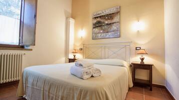 1 bedroom, bed sheets