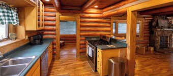 AUTHENTIC 1930s Log Cabin steps from Dwtn. W.P.: Hike, Bike, Fish & Enjoy 338570