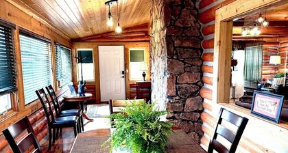 Mountain Getaway Cabin steps from Dwtn. W.P.: Hike, Bike, Fish & Enjoy 338570
