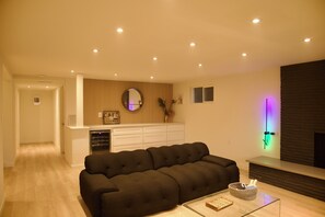 Smart TV - Tacoma Vista Retreat (Tacoma)