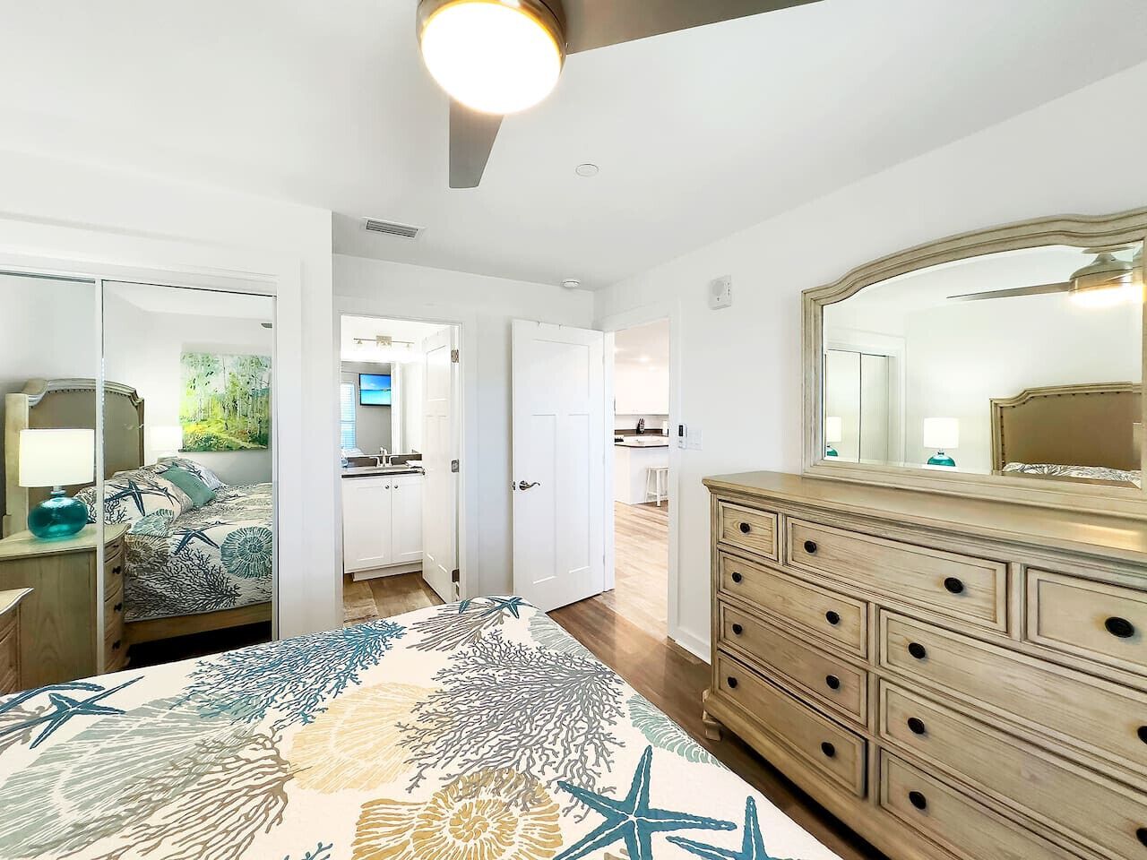 2 chambres, fer et planche à repasser, Wi-Fi, draps fournis