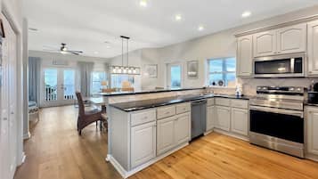 Frigorífic, microones, forn i placa de cuina