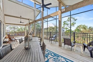 Outdoor dining - Charming Beachfront Beach House/2BR/Loft/Sleeps 8 (Cape San Blas)