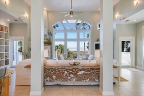 TV, table tennis, books - Bay Front/Dog Friendly/Pool/Cape San Blas (Port St. Joe)