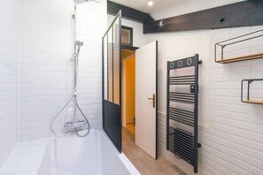 Hair dryer, towels