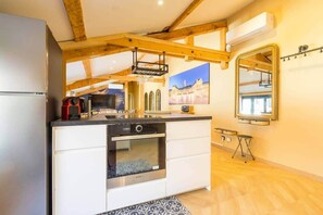 Réfrigérateur, micro-ondes, four, lave-vaisselle