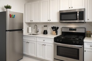 Fridge, microwave, oven, stovetop - Warm & Cozy Escape - NYC & NWK w/free parking (Bayonne)