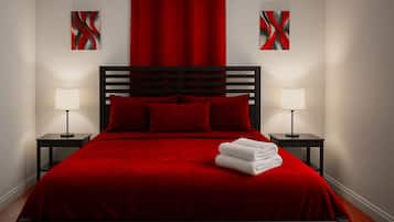 1 habitación, escritorio, tabla de planchar con plancha y cuna de viaje