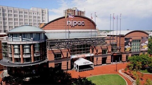 Warm & Cozy Escape - NYC & NWK w/free parking