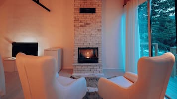 Romantic Bungalow, Mountain View | Free WiFi