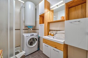 Shower, free toiletries, hair dryer, towels