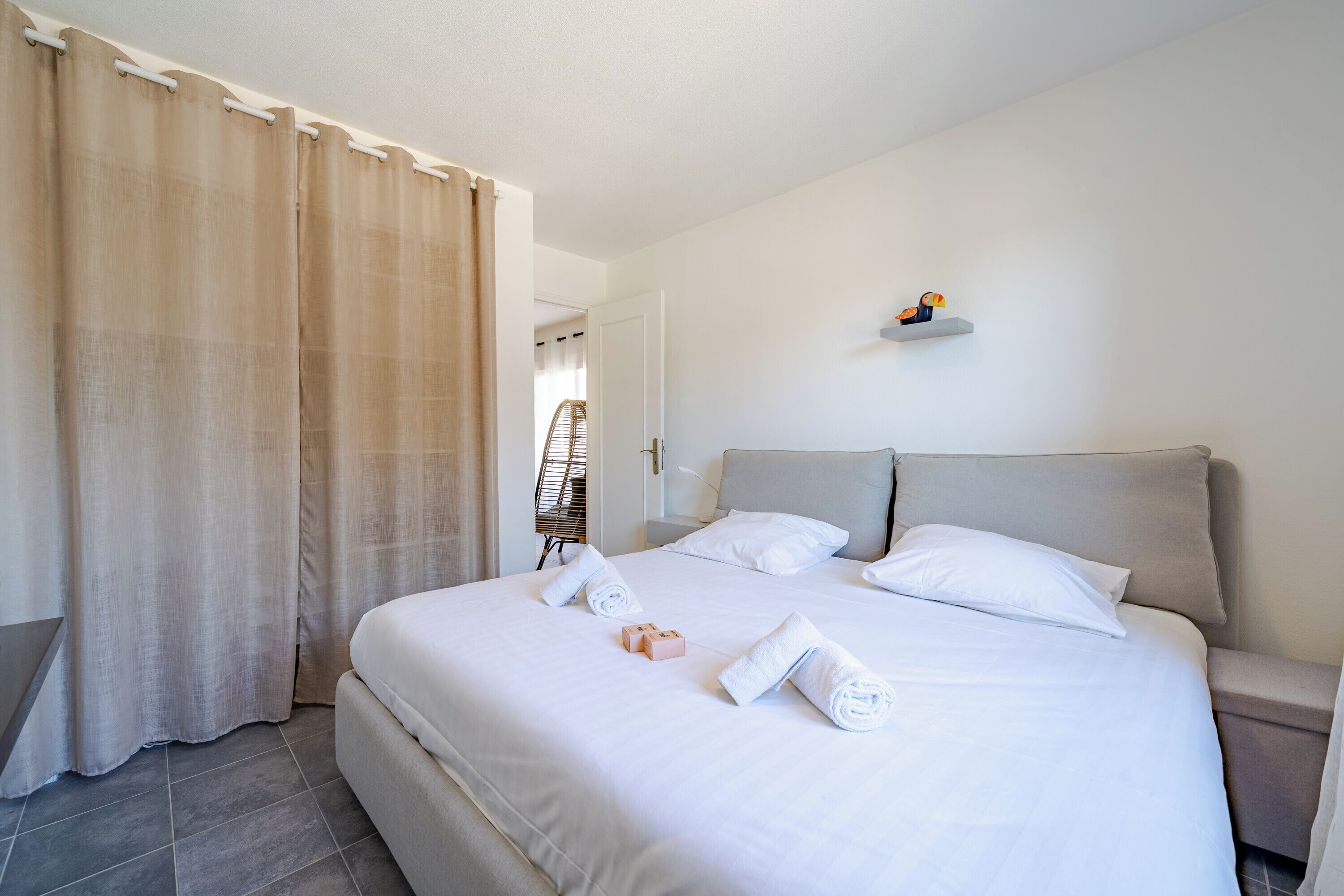 2 chambres, fer et planche à repasser, Wi-Fi, draps fournis