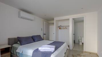 3 bedrooms, desk, iron/ironing board, WiFi