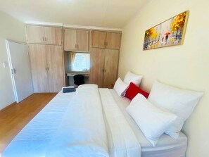 5 bedrooms, free WiFi, bed sheets