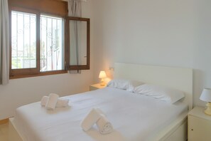 1 bedroom, free WiFi, bed sheets - WELCS APARTAMENTO 243 EMP con terraza con vista (Empuriabrava)