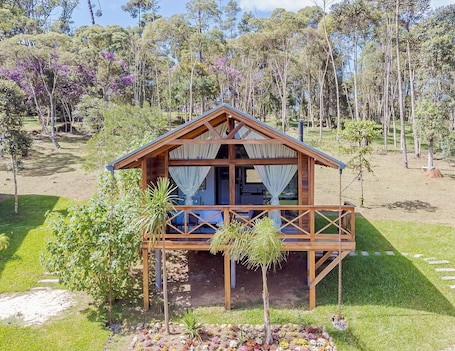 Comfort Cabin, Hot Tub, Pool View | Free WiFi, bed sheets