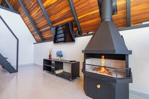 Deluxe Chalet, 2 Queen Beds, Jetted Tub, Lake View | Living area | Fireplace