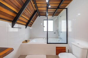 Chalet Deluxe, 2 grands lits, baignoire Ă jets, vue lac | Salle de bain