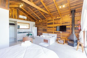Cabane Confort, baignoire Ă jets, vue piscine | Wi-Fi gratuit, draps fournis