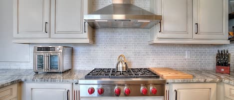 Micro-ondes, four, plaque de cuisson, lave-vaisselle