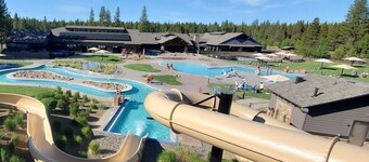 Sunriver Charmer-Updated Family Cabin w/SHARC, Village Access-Comfortable for 6