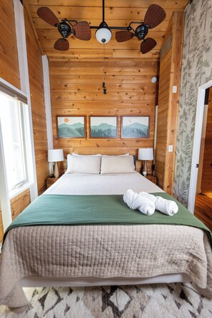 2 bedrooms, iron/ironing board, free WiFi, bed sheets