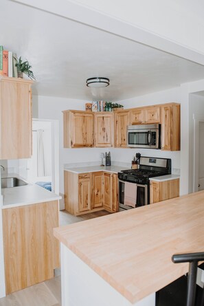 冰箱、微波炉、烤箱、炉灶