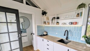 Private kitchen - Castlemaine Tiny House (Metcalfe)
