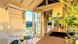 Dining - Kyneton Tiny House (Metcalfe)