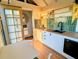 Fridge, cookware/dishes/utensils