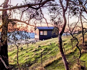 Exterior - Kyneton Tiny House (Metcalfe)