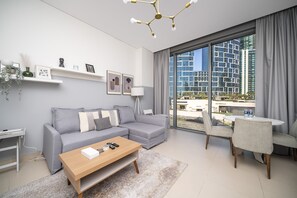 TV - 5242 Tower 2 | 1 bedroom (Dubai)