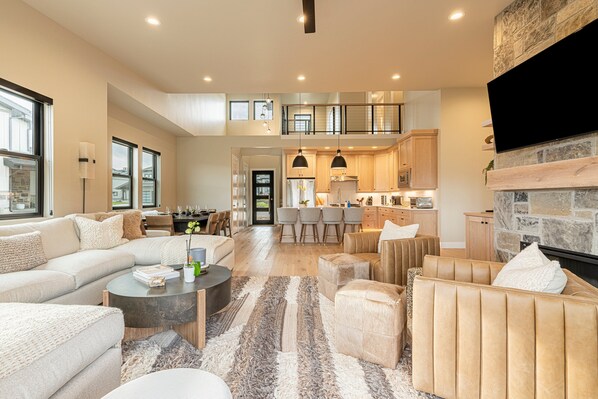 Smart TV, fireplace, ping pong