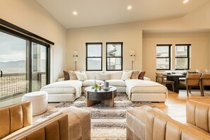 Smart TV, fireplace, table tennis