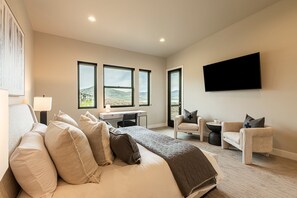 4 bedrooms, desk, iron/ironing board, free WiFi