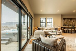 Smart TV, fireplace, table tennis