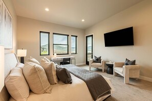 4 bedrooms, desk, iron/ironing board, free WiFi