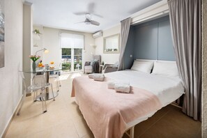 Iron/ironing board, free WiFi, bed sheets