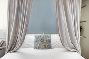 Iron/ironing board, free WiFi, bed sheets - Cala Beach by Alfresco Stays (Mijas Costa)