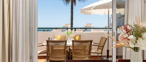 تناول الطعام بالخارج