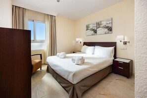 3 bedrooms, in-room safe, iron/ironing board, free WiFi