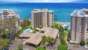 A hotel with multiple buildings, a swimming pool, and a view of the ocean. - Valle Isle (Lahaina)
